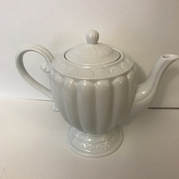I Godinger White Teapot Pot