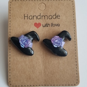 1 set of earrings miniature witches hats with purple flowers.