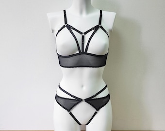 Bielizna prześwitująca Frigg, ręcznie robiony komplet bielizny w kolorze czarnym