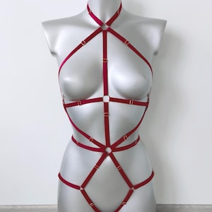 Abbigliamento da donna con imbracatura, imbracatura toracica per donna, cintura con imbracatura superiore, lingerie con imbracatura, imbracatura integrale, cintura in vita, body con imbracatura