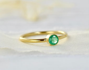 Natural Emerald Solitaire Ring in Gold Fill, Zambian Emerald Gemstone Ring for Women, May Birthstone Jewellery, Emerald Gold Filled Ring