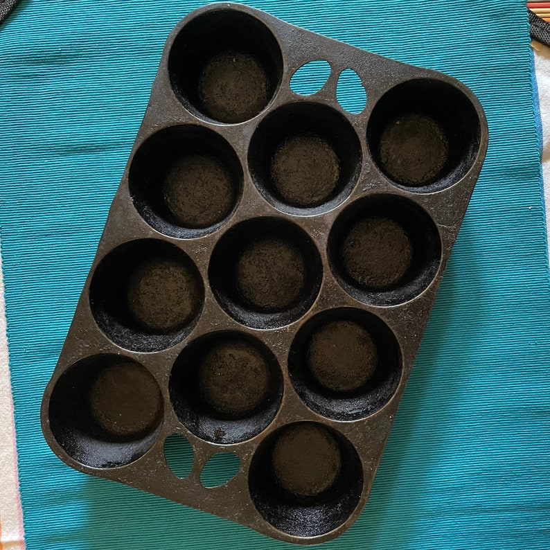 Wagner Griswold Cast Iron Muffin Pan 11 Hole Cupcake Etsy