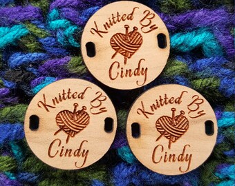 Etiqueta REDONDA grabada con láser de MADERA PERSONALIZADA, etiqueta de prenda de madera grabada personalizada, etiqueta grabada con láser para ganchillo, tejido, costura, prendas