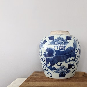 8 1/4&quot; Tall - A Vintage Blue and White Jar/ Chinese Antique/ Chinese Porcelain