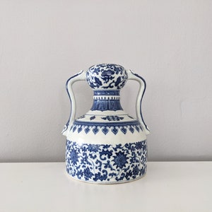 A Blue and White Double-Gourd Flask Vase with Handles/ Chinese Porcelain/ Blue and White Vase