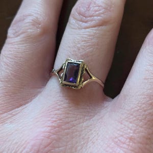 Vintage dainty 10k yellow gold and amethyst ring