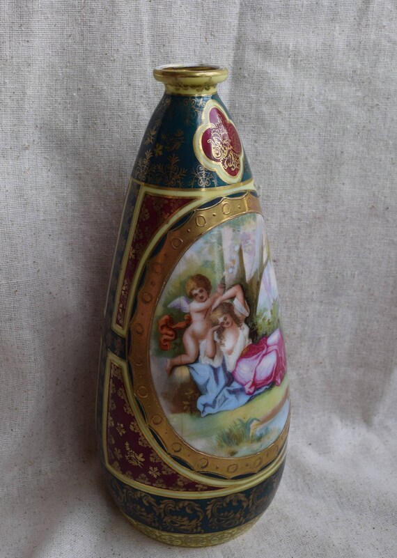 Datant Royal Vienna porcelaine