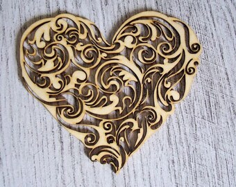 coeur ciselé 1162  en 3 tailles   embellissement en bois pour vos créations décoration intérieur