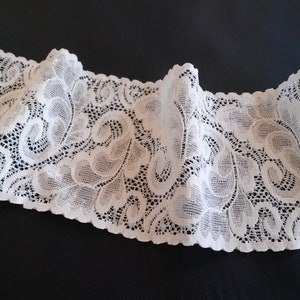 Dentelle élastique haute couture motifs florales, dentelle mécanique bordures festonnées, élastique, laize 9 cm (3,54").
