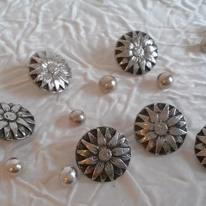 Vintage haute couture silver metal button, embossed flower, silver metal button, design button, haute couture button, 18 mm (0.7").