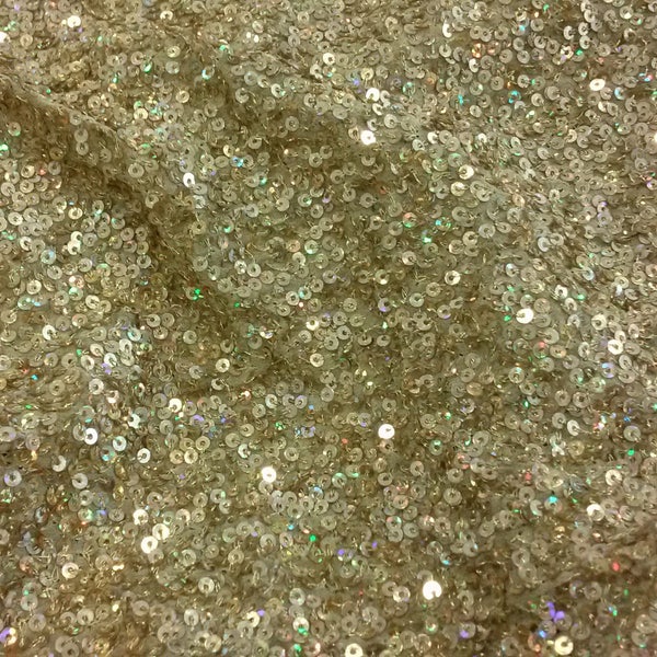 Georgette de soie haute couture brodé de sequins or, laize 55 cm (0,6 yd), pièce de 180 cm (1,97 yd).