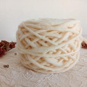 Stoppino di lana da tingere, matassa grezza di pura lana merino vergine biologica, lana merino da tingere, lotto di 10 matassine, 1 chilo, 600 m.
