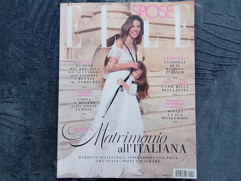Puede incluir: Una portada de revista con una mujer y una ni&ntilde;a con vestidos blancos. El t&iacute;tulo de la revista es "ELLE SPOSE" con texto italiano debajo. La portada tiene un tema de boda, con texto sobre planificaci&oacute;n de bodas y moda.
