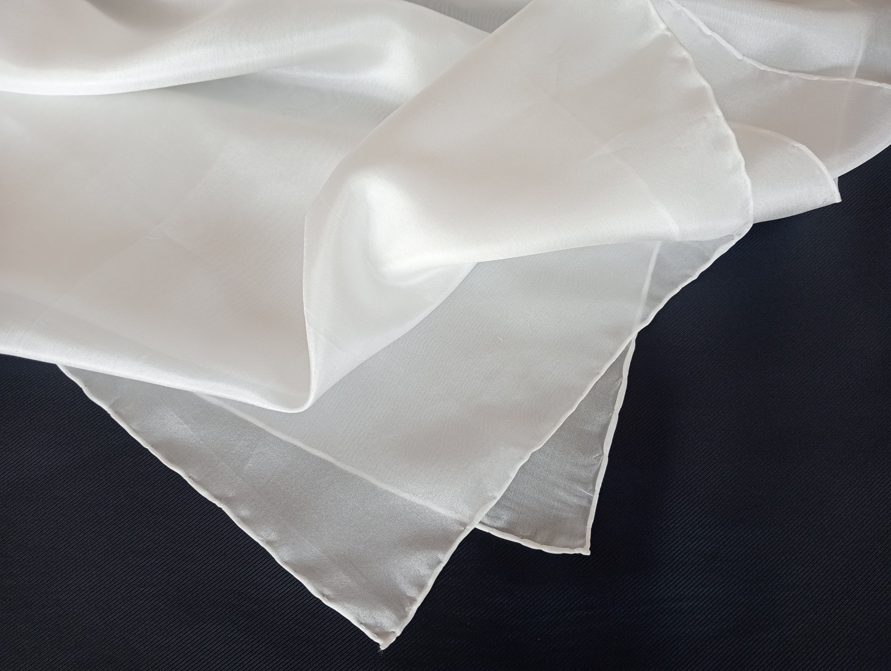 Lot De 2 Foulards Bandana En Soie Pongée Blanc - 55x55 Cm, Roulotté Main, Neuf Non Utilisé