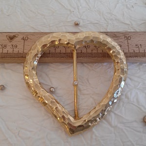 Boucle de ceinture haute couture en métal doré et swarovski, forme de cœur, grands dimensions, boucle de ceinture pour femme, 9,5 x 9,5 cm. image 5