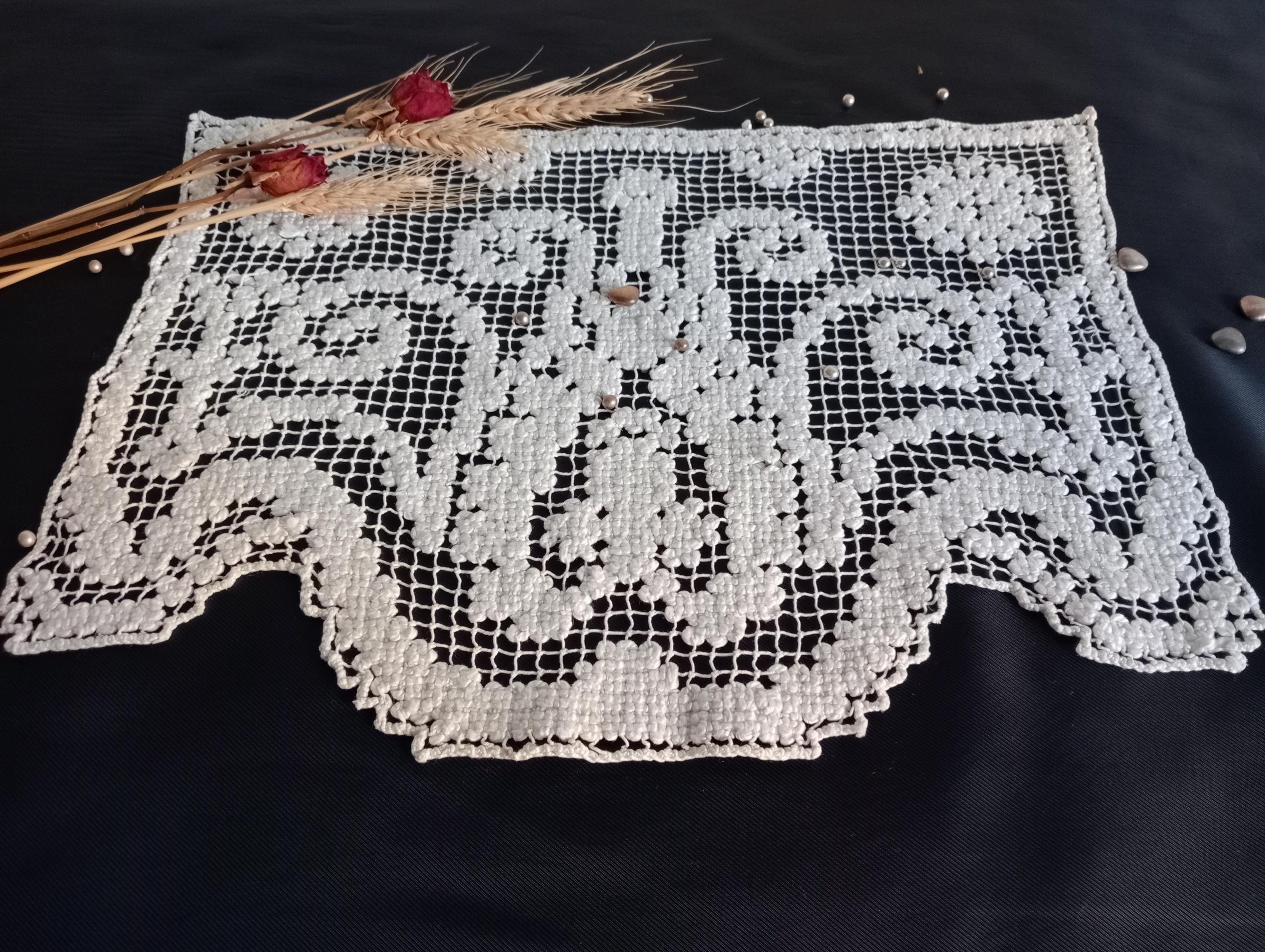 Coussin Cœur Monogrammé – Fait Main – Vintage Blanc Dentelle – Neuf