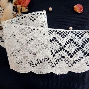 Bobbin lace, vintage French lace, fine bobbin lace in white cotton, width 7 cm (2.8&quot;), batch of 4.55 m (5 yd).