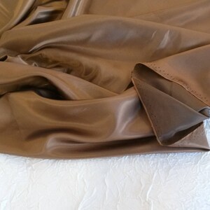 Sergé/twill double face en rayonne viscose irisé bronze/noir, haute couture, laize 158 cm 1,73 yd image 2