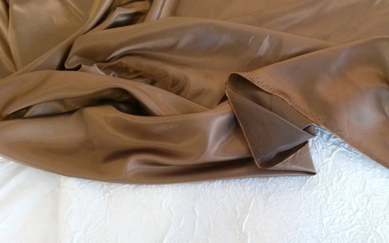 Doppelseitiger Twill/Twill aus bronzefarben/schwarz schillernder Viskose, Haute Couture, Breite 158 cm 1,73 yd Bild 2