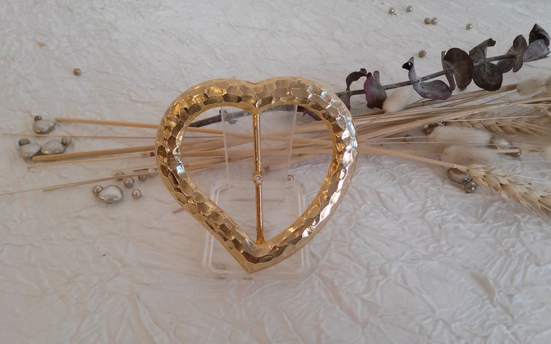 Boucle de ceinture haute couture en métal doré et swarovski, forme de cœur, grands dimensions, boucle de ceinture pour femme, 9,5 x 9,5 cm. image 1