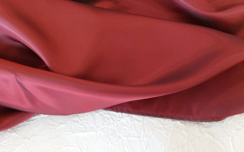 Sergé/twill double face en rayonne viscose irisé rouge/noir, haute couture, laize 158 cm 1,73 yd image 1