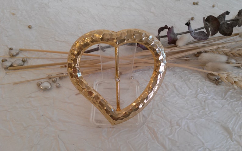 Boucle de ceinture haute couture en métal doré et swarovski, forme de cœur, grands dimensions, boucle de ceinture pour femme, 9,5 x 9,5 cm. image 2
