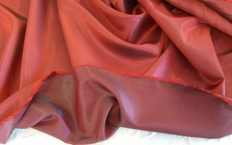 Sergé/twill double face en rayonne viscose irisé rouge/noir, haute couture, laize 158 cm 1,73 yd image 2