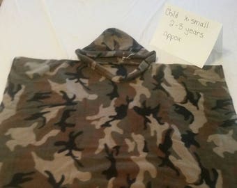 Camouflage polarfleece poncho