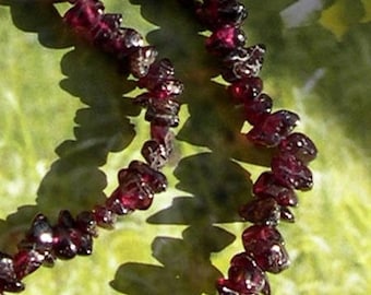 CHIPS beads dark red garnet, gemstone stone beads, irregular rough