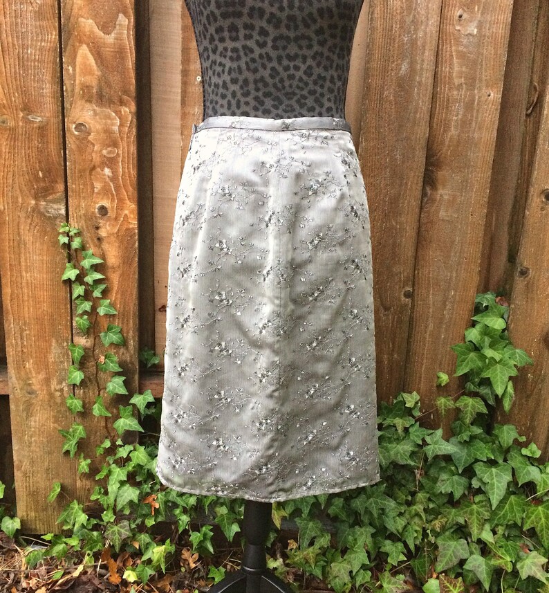 Silver Metallic Embroidered Floral Skirt / Gray Embroidered image 0