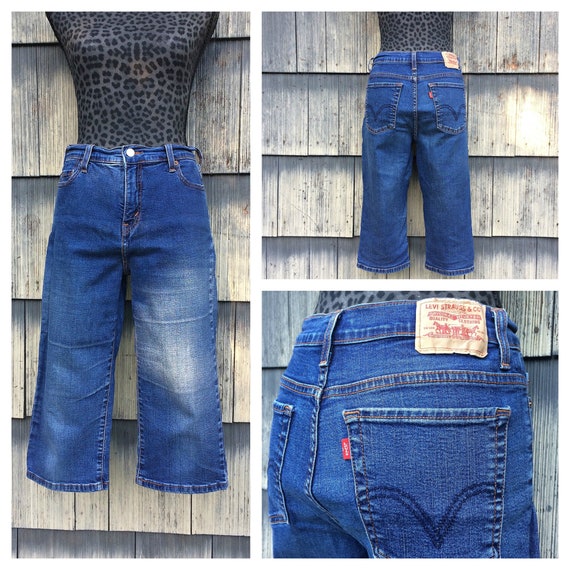 black denim capri jeans