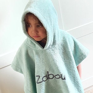 Hooded bath poncho for children aged 1 to 4 years, customizable with first name and/or image image 1