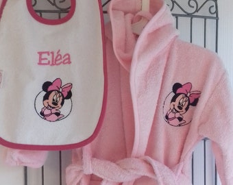 Set small bathrobe and bib, embroidered with first name and image of your choice (disney, animals, sports ...)
