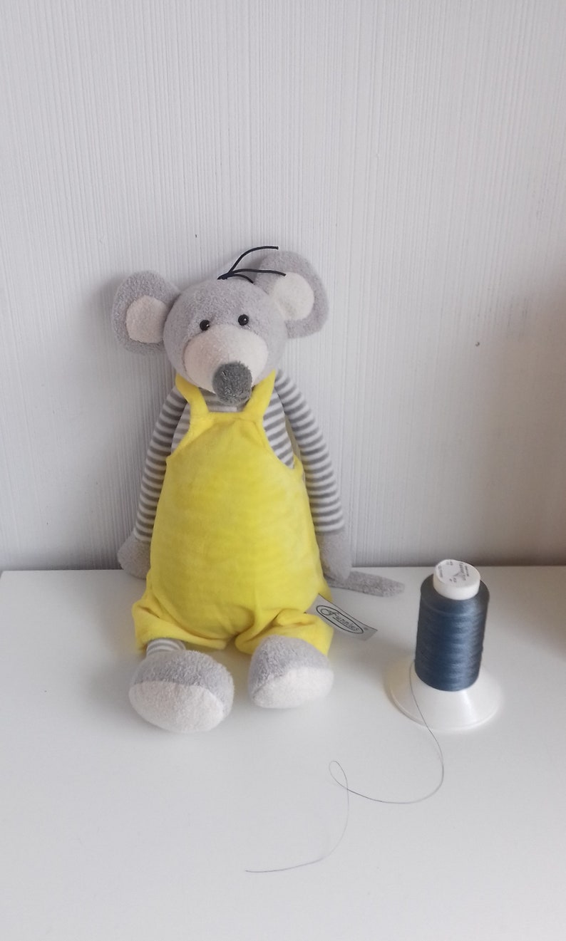 Peluche souris en salopette jaune brodé avec prénom image 6