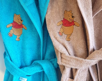 Bathrobe size 6-8 years in terry cloth embroidered with first name and image of your choice (Disney, animals, sports, etc.) Personalized bathrobe