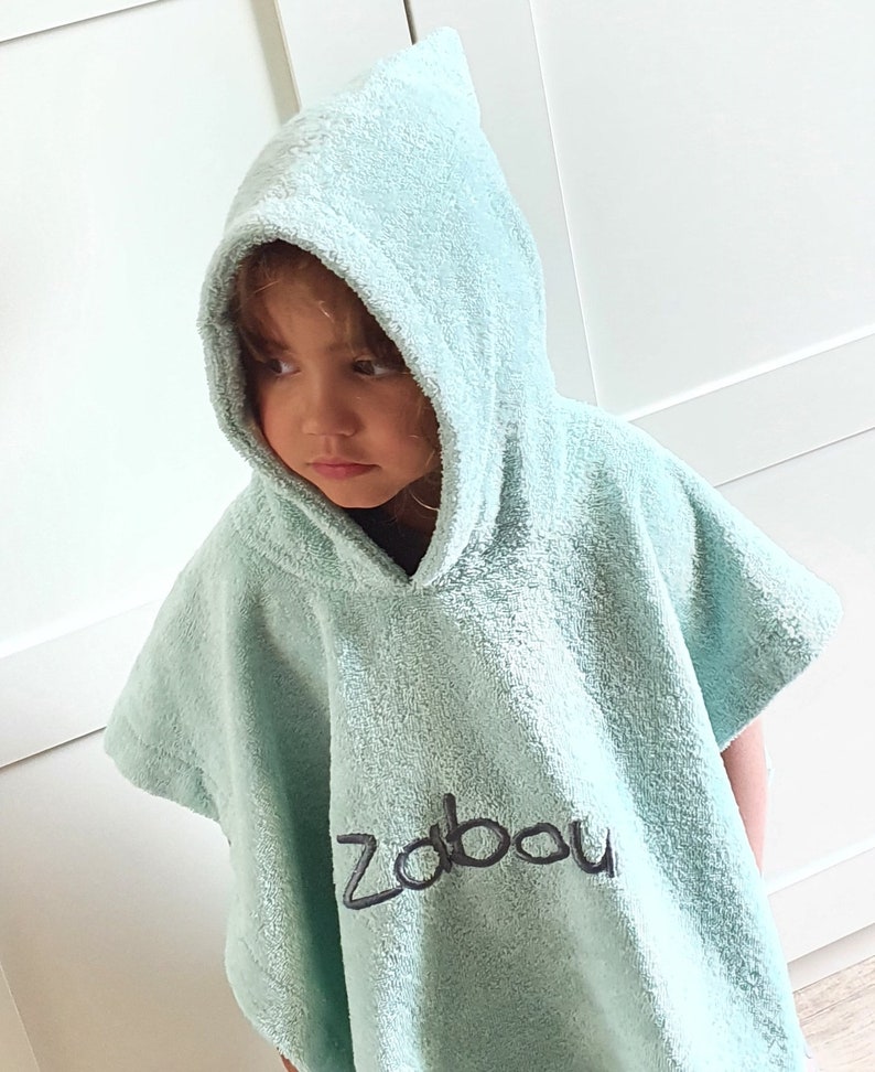 Hooded bath poncho for children aged 1 to 4 years, customizable with first name and/or image image 1