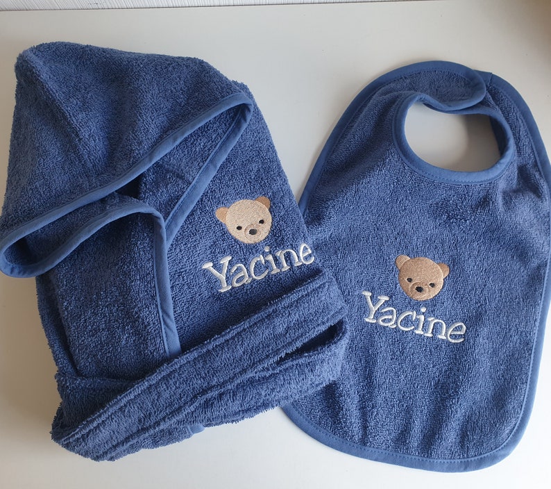 Small bathrobe and bib set, embroidered with first name and image of your choice Disney, animals, sports, etc. image 1