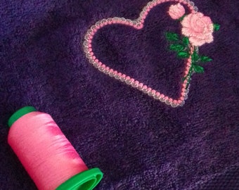 Towel/bath towel 70 x 140 cm embroidered with first name and image of a heart, special Mother's Day