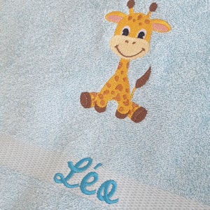 Serviette de bain avec prénom et image brodés, Disney, Animaux image 1