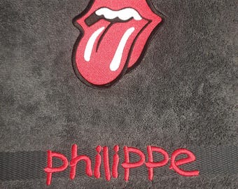 Serviette de bain brodé avec la  langue de Rolling Stones. Rock'n roll. Idée cadeau anniversaire, fête des pères le 21 juin 2026