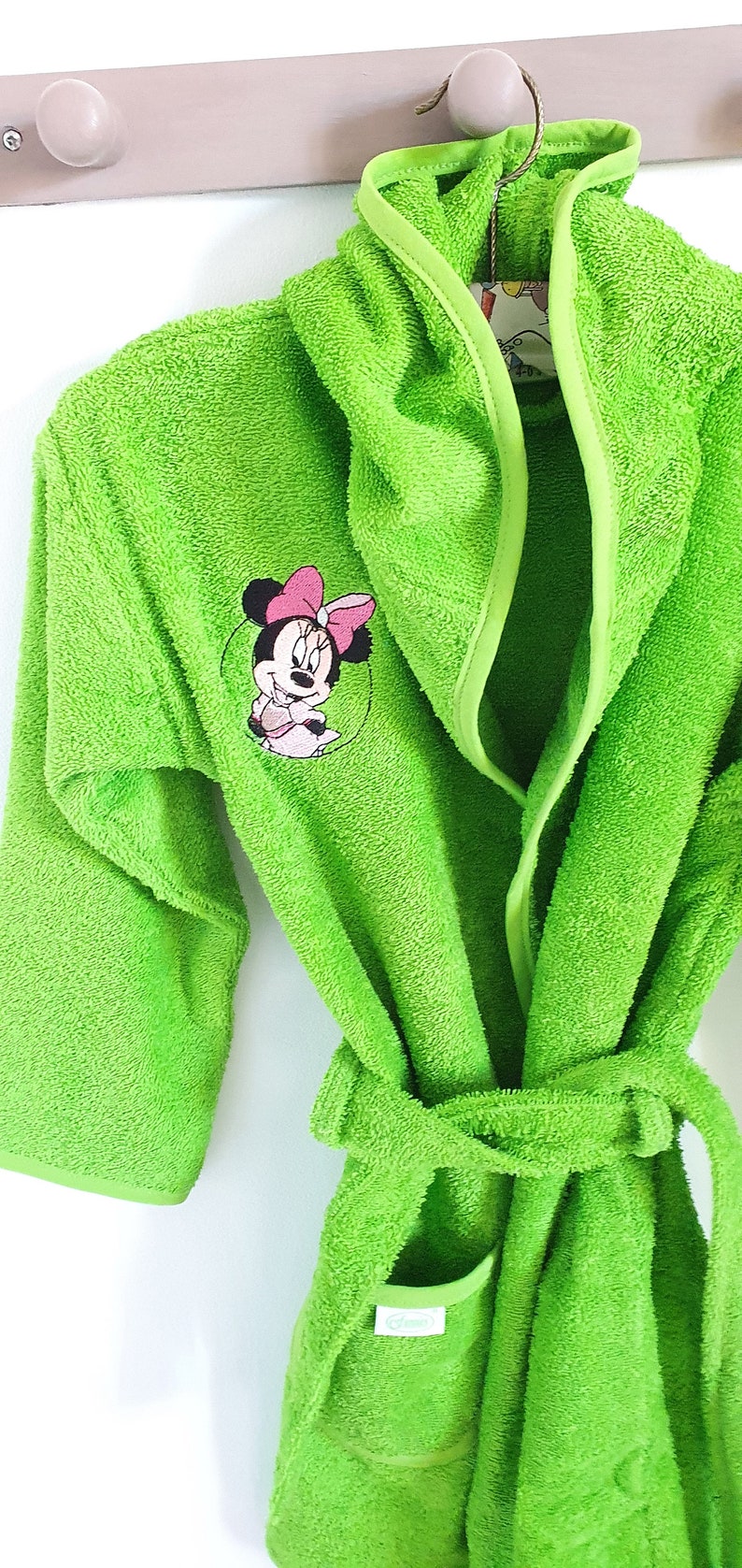 Children's bathrobe color: APPLE GREEN in terry cloth embroidered with first name and image of your choice Disney, animals, sports, etc. image 3