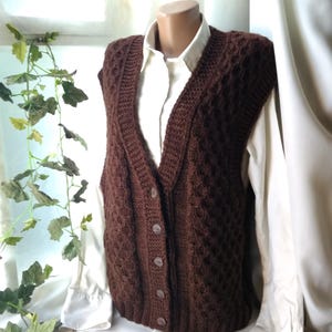 Chaleco de lana tejido a mano: cárdigan sin mangas con botones