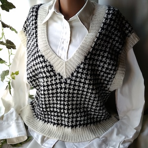 Black and white Vest V-neck Sweater natural wool Hand knitted sleeveless Fair Isle jacquard Pullover Tunic crop top tank Vest Office outfit