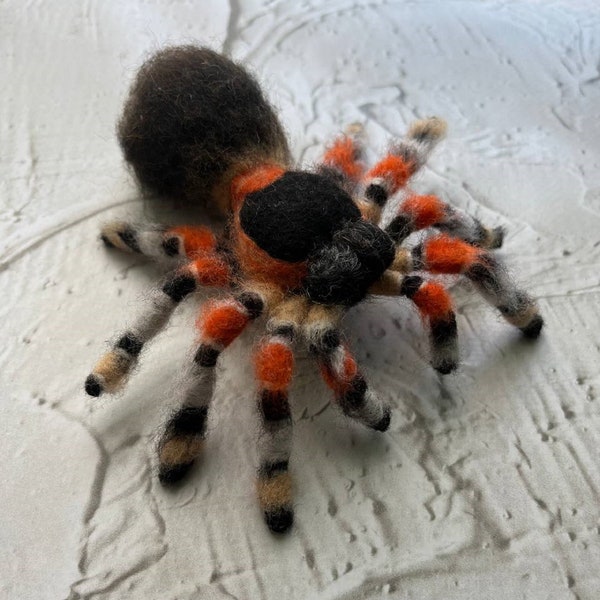 Felted spider brooch, Needle felted pin, Spider brooch, Needle felt insect brooch, Felted spider, Felt insect pin, halloween brooch. gift