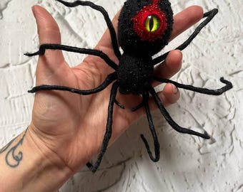 Felt spider brooch, needlepoint pin, spider brooch, felt insect brooch, felt spider brooch, felt insect pin, Halloween brooch gift