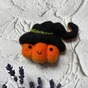 Felted pumpkin brooch, felted pin,felted pumpkin brooch,felted pumpkin brooch,felted pumpkin,elted pumpkin pin in witch hat,halloween brooch
