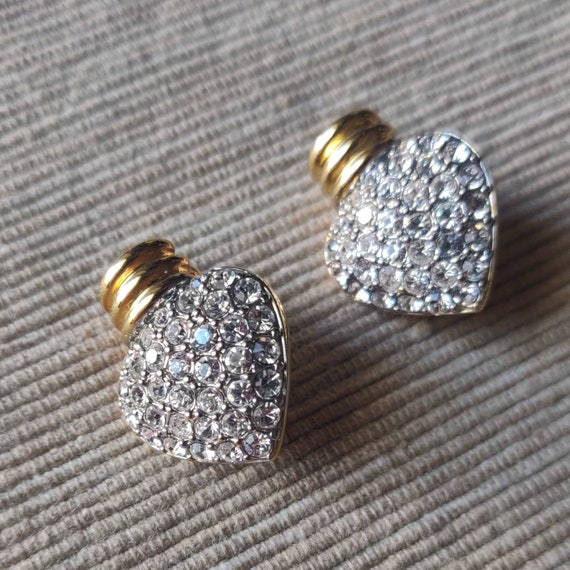 Orecchini in argento 925, chiusura a scatto, cuore lucido in contorno brillante con zirconi | Gioielli Eshop IT