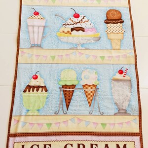 Ice Cream Centerpiece Runner aus amerikanischer Baumwolle misst ungefähr 55 x 101, leicht gepolstert.