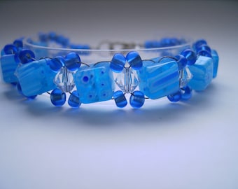 blaues Glasperlenarmband