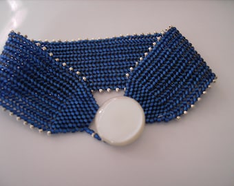 Glasperlenarmband, Peyotearmband blau mit vintage Knopfverschluss